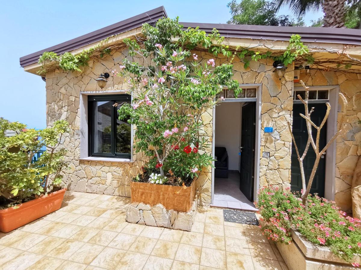 Villa Anita Apartments Capo dʼOrlando Buitenkant foto